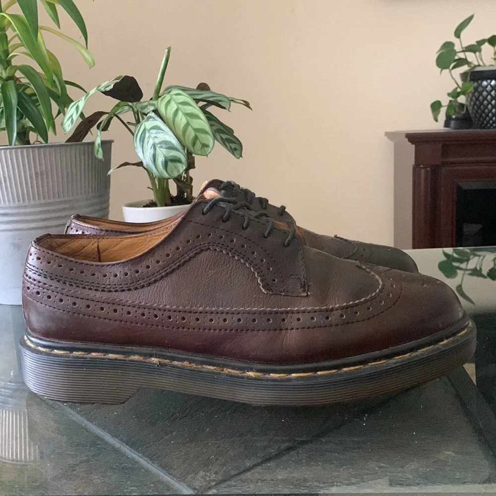 VTG. DR. MARTENS Made in England Wingtip 5 eyelet Oxford